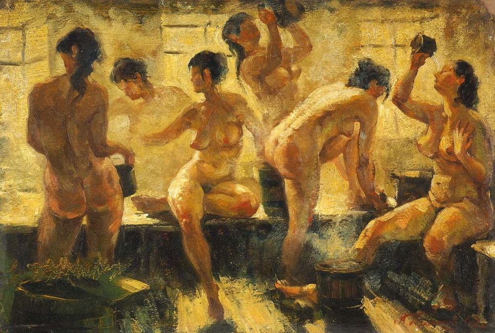 Женщины моются в душевой женской бани