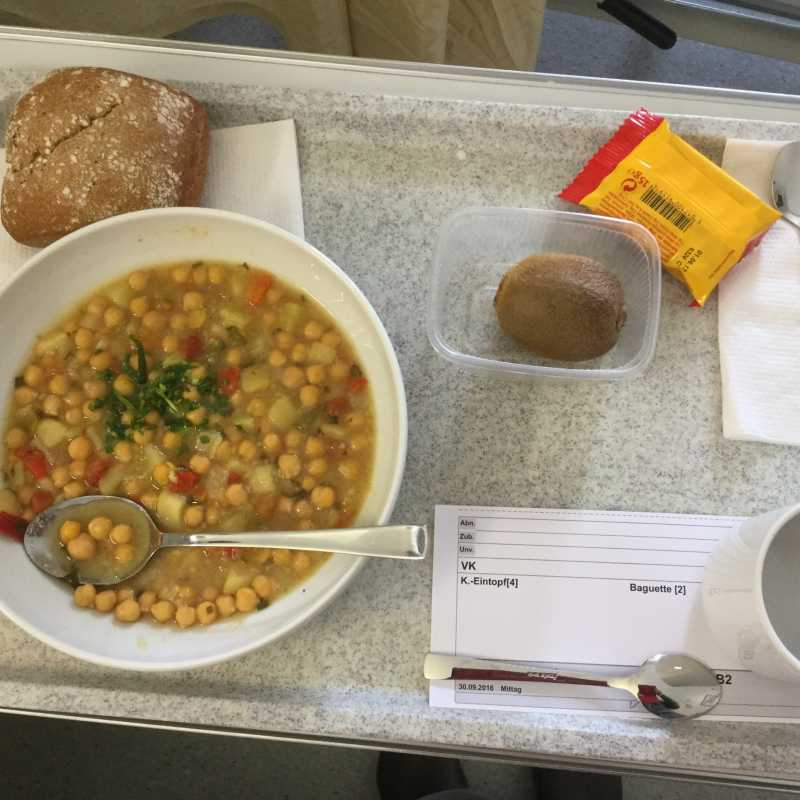 Еда в больнице. Завтрак в больнице. Еда в российских больницах. Обед в больнице. Больничный обед.