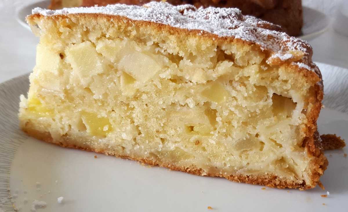 Шарлотка на белом фоне